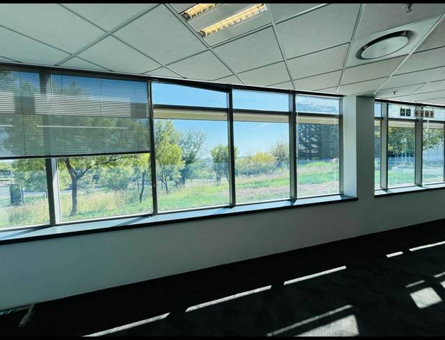 1,630M² OFFICE TO LET IN WATERFALL